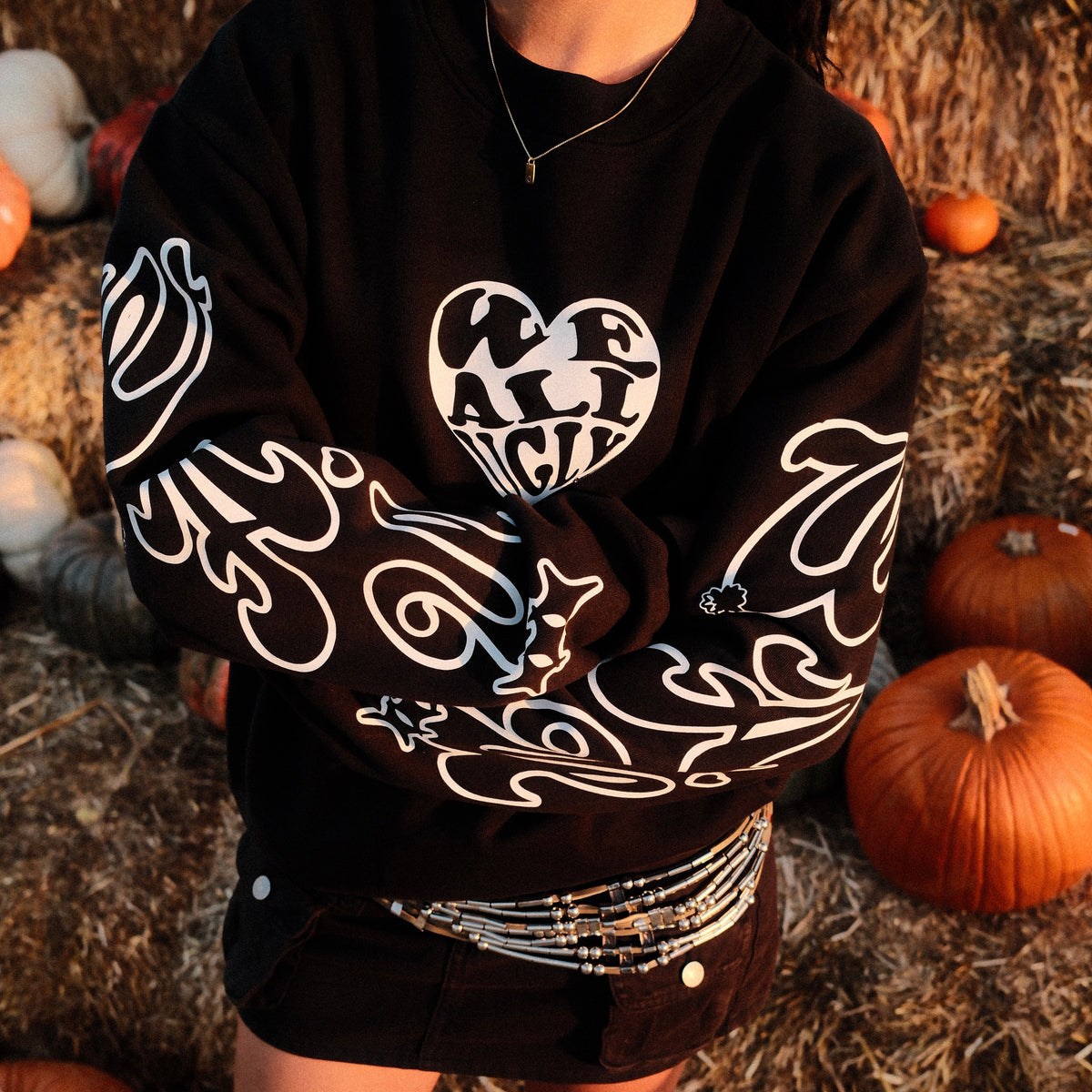 WAU Heart Crewneck — Black